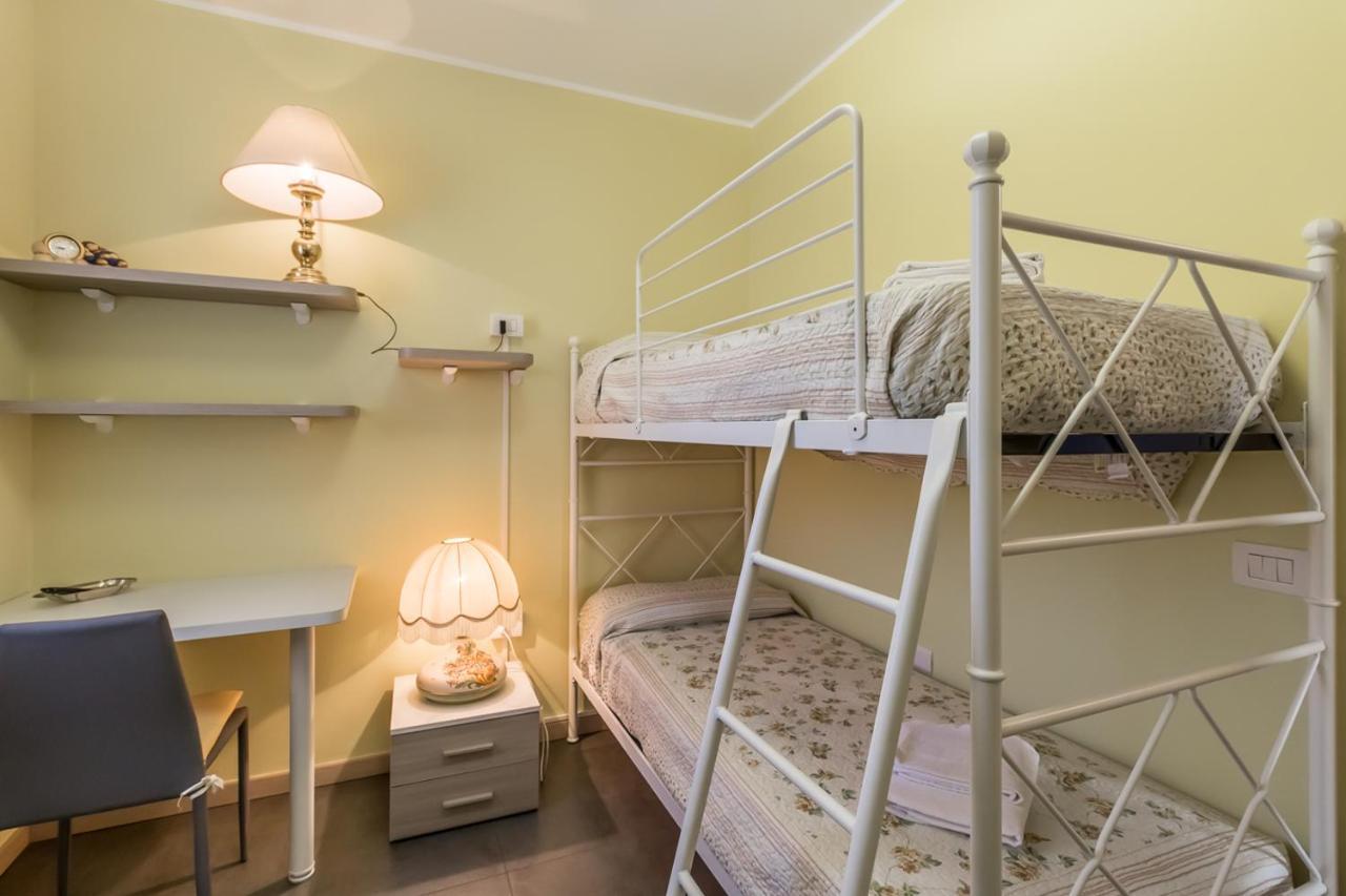 Apartment Rebecca - Tremezzina Mezzegra Bagian luar foto
